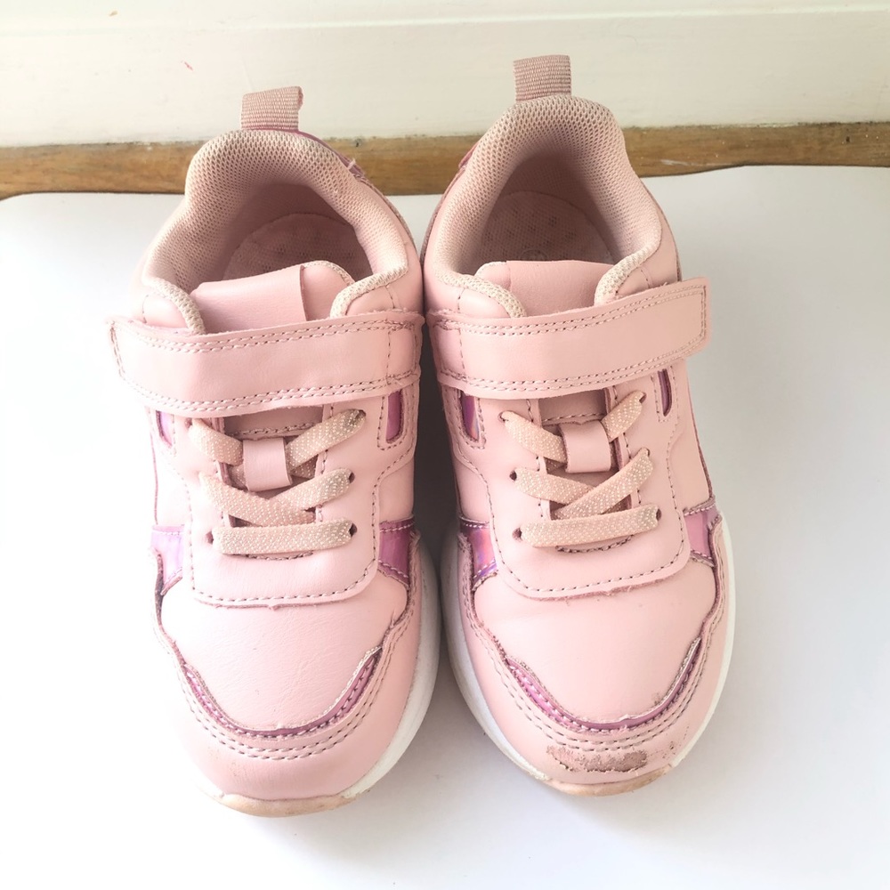 Girls athletic shoes
